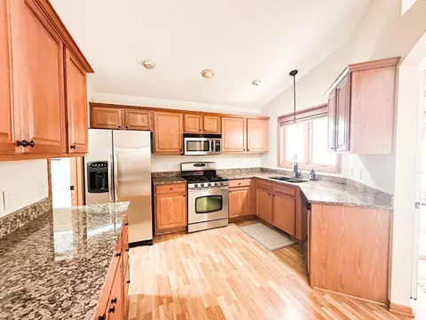 Kitchen - 3408 Eagan Oaks Ct, Eagan, MN 55123 photo 3 of 5