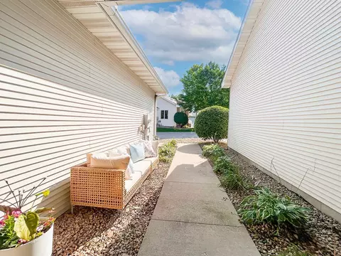 Exterior - 3408 Eagan Oaks Ct, Eagan, MN 55123 photo 3 of 6