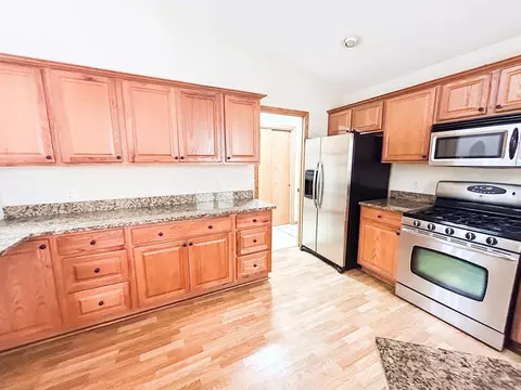 Kitchen - 3408 Eagan Oaks Ct, Eagan, MN 55123 photo 2 of 5