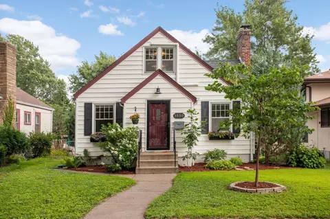 1530 Sheldon St, Saint Paul, MN 55108