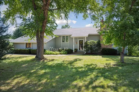 1945 Kelly Dr, Golden Valley, MN 55427