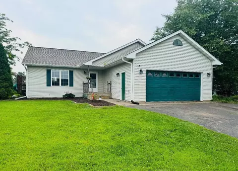 102 Oak Dr, Clayton, WI 54004
