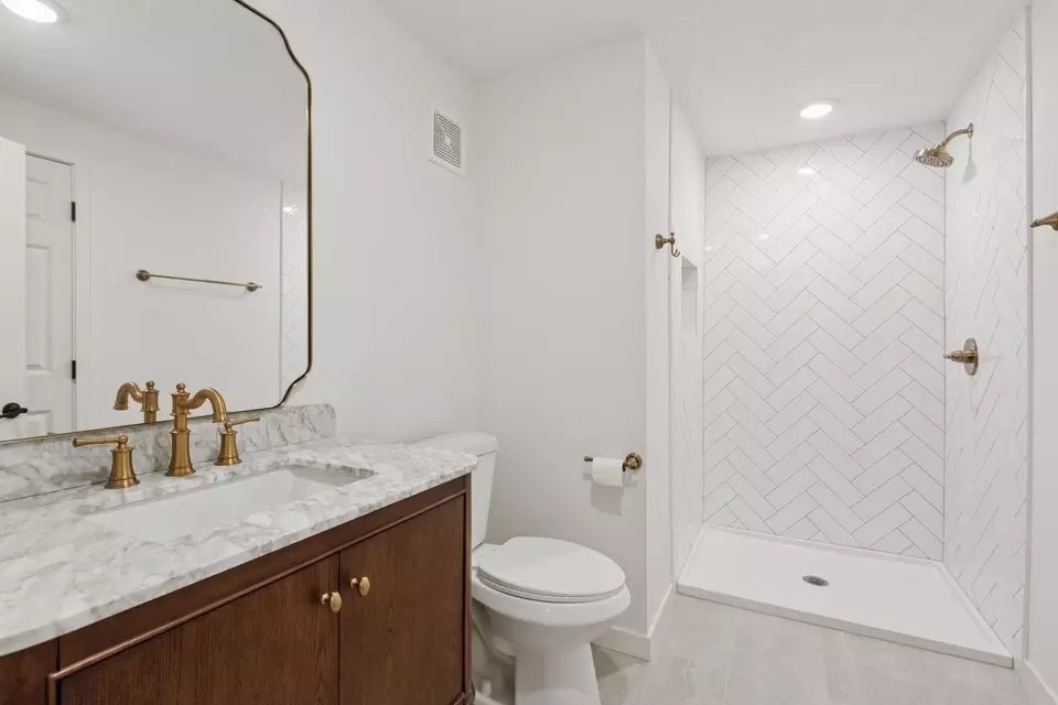 Bath - 2930 Salem Ave, Saint Louis Park, MN 55416 photo 3 of 4