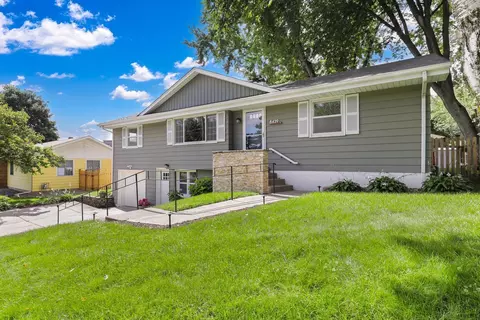 8429 Meadow Lake Rd E, New Hope, MN 55428