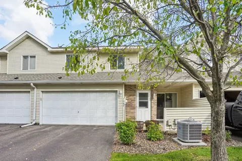 7062 48th St N, Oakdale, MN 55128