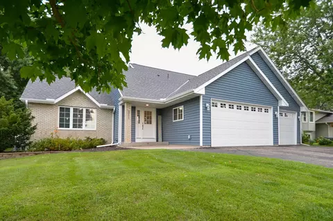 2404 Meadow Oak Ave, Monticello, MN 55362