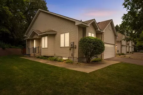 815 Wescott Sq, Eagan, MN 55123