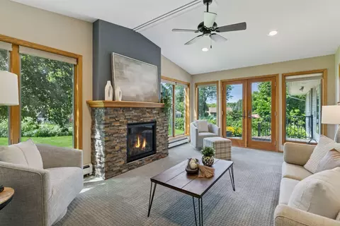 717 W 1st St, Waconia, MN 55387