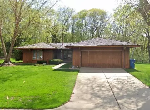 2708 Lassen Ct, Burnsville, MN 55337