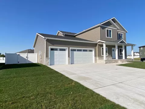 7311 Eagle Pointe Dr S, Fargo, ND 58104 photo 2
