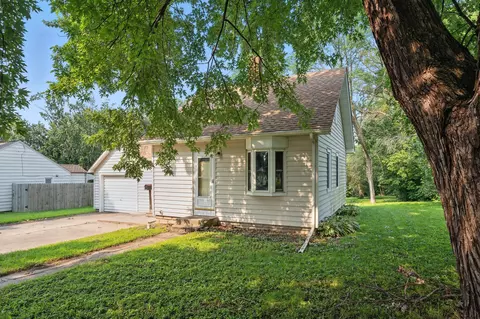 1427 Baxter Ave N, Glencoe, MN 55336