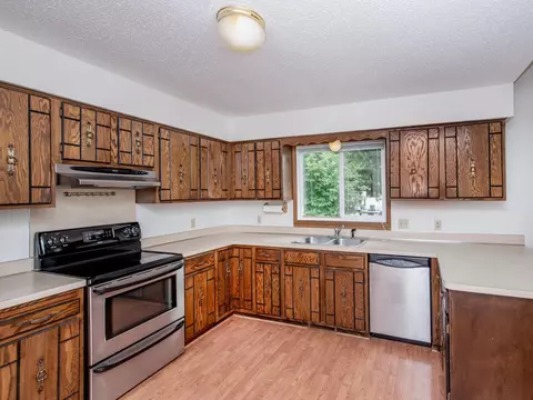 Kitchen - 1936 Timber Wolf Trl S, Eagan, MN 55122 photo 3 of 4