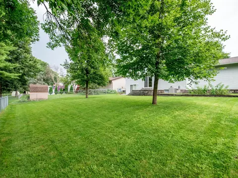 Exterior - 1936 Timber Wolf Trl S, Eagan, MN 55122 photo 4 of 13