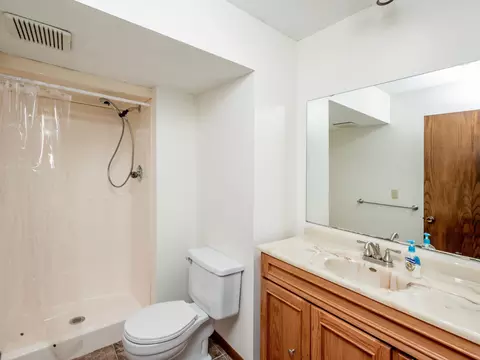 Bath - 1936 Timber Wolf Trl S, Eagan, MN 55122 photo 3 of 3