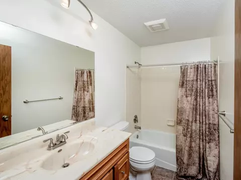 Bath - 1936 Timber Wolf Trl S, Eagan, MN 55122 photo 2 of 3