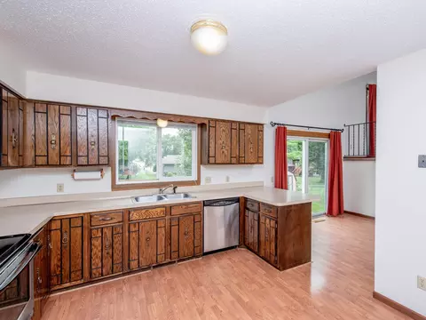 Kitchen - 1936 Timber Wolf Trl S, Eagan, MN 55122 photo 4 of 4