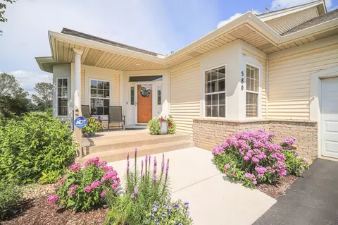 580 Holly Ln N, Oakdale, MN 55128