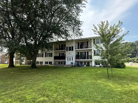 1903 Greenview Pl SW #3, Rochester, MN 55902