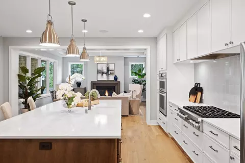 Kitchen - 25315 Park Ln, Excelsior, MN 55331 photo 2 of 2