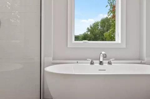Bath - 25315 Park Ln, Excelsior, MN 55331 photo 2 of 2