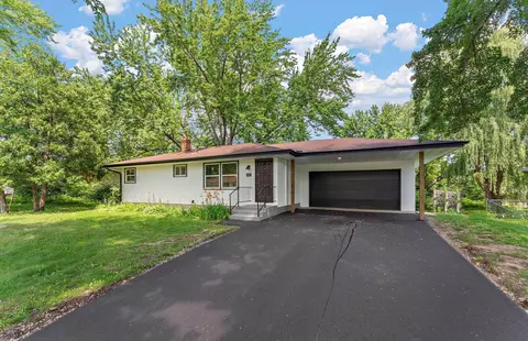405 Judith Ave, Roseville, MN 55113