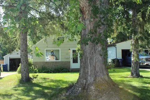 1213 N Aurdal Ave, Fergus Falls, MN 56537