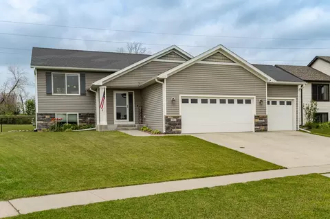 907 15th Ave NW, Kasson, MN 55944