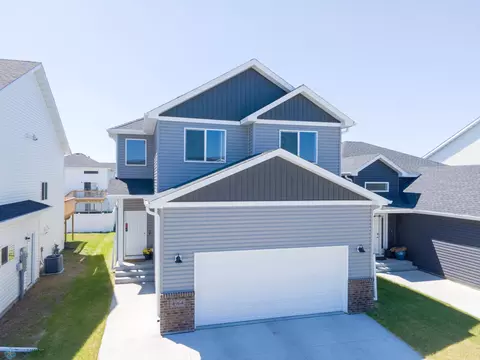 4964 Big Goose Ln S, Fargo, ND 58104