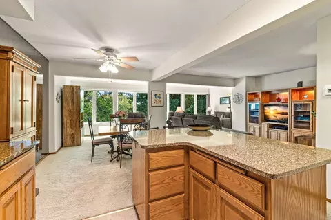 959 Edgewood Dr, Chaska, MN 55318
