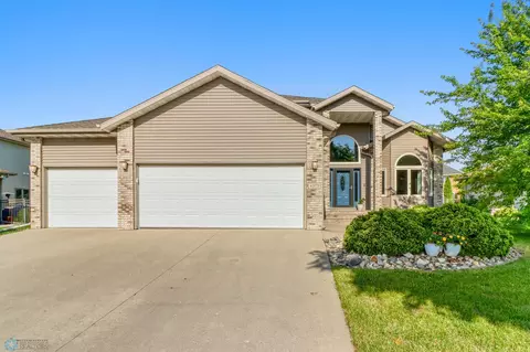 4375 58th St S, Fargo, ND 58104