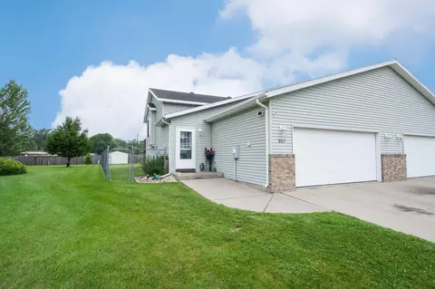 807 Woodbridge Cir, Dilworth, MN 56529
