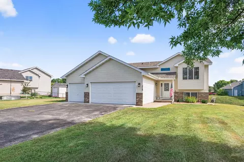 516 Cottonwood St SW, Isanti, MN 55040