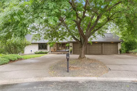 8087 Kentucky Cir, Bloomington, MN 55438