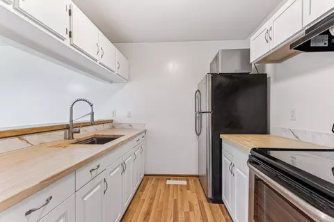 Kitchen - 4478 Cinnamon Ridge Trl #A, Eagan, MN 55122 photo 3 of 3