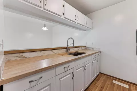 Kitchen - 4478 Cinnamon Ridge Trl #A, Eagan, MN 55122 photo 2 of 3