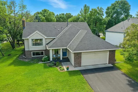 31 Fox Hollow Dr, Chanhassen, MN 55317