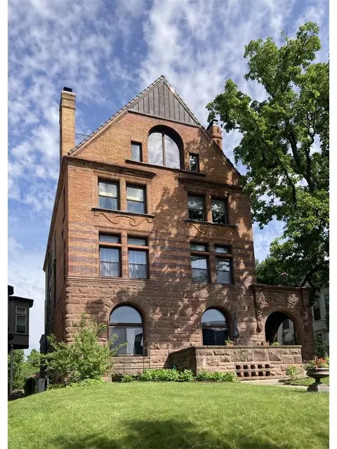 251 Summit Ave #3, Saint Paul, MN 55102