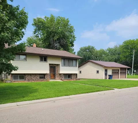 180 Maple St, Dawson, MN 56232