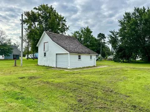 Exterior - 19708 Monarch Ave, Reading, MN 56165 photo 3 of 4
