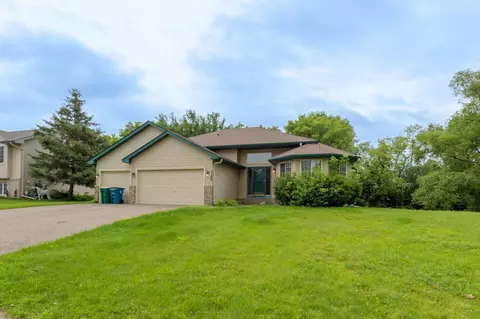 7309 Deer Pass Dr, Centerville, MN 55038