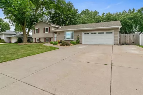 8120 77th St S, Cottage Grove, MN 55016
