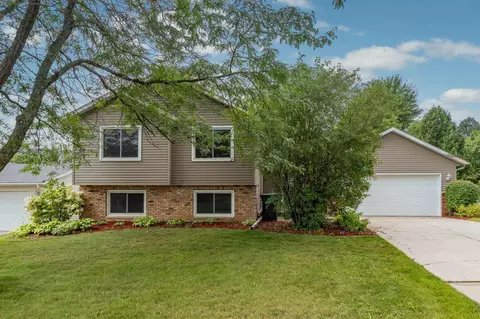 5711 Stapleton Ln NW, Rochester, MN 55901