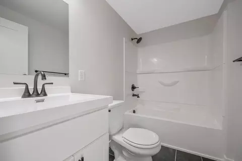 Bath - 7353 20th Ave, Centerville, MN 55038 photo 2 of 3