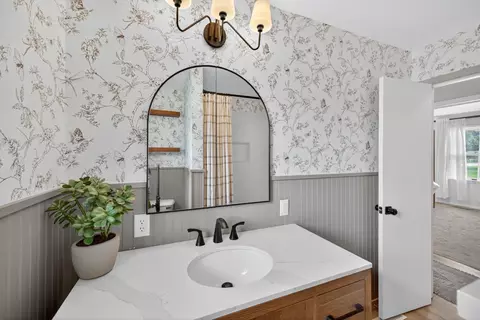 Bath - 506 9th St E, Wabasha, MN 55981 photo 2 of 3