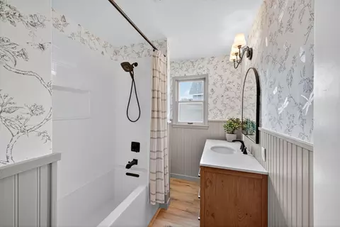 Bath - 506 9th St E, Wabasha, MN 55981 photo 1 of 3