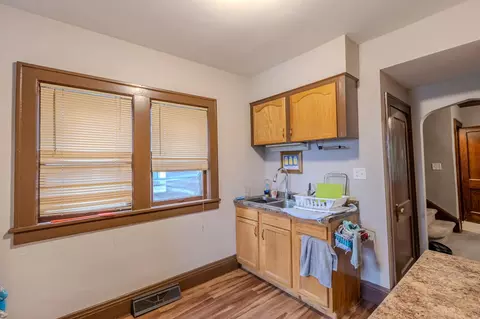 Entry Way - 612 E 8th St, Duluth, MN 55805 photo 2 of 3