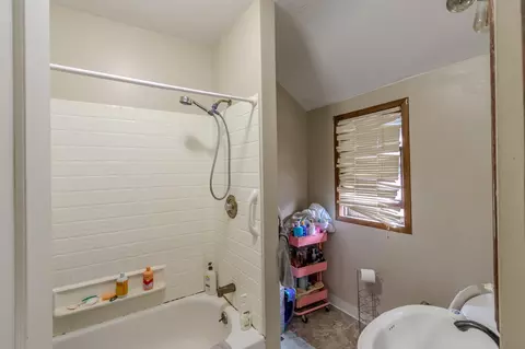 Bath - 612 E 8th St, Duluth, MN 55805 photo 1 of 1