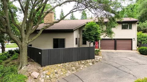 1209 Golf View Dr, River Falls, WI 54022