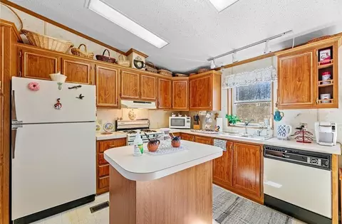 Kitchen - 18482 Captive Lake Rd, Garrison, MN 56450 photo 4 of 6