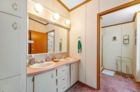 Bath - 18482 Captive Lake Rd, Garrison, MN 56450 photo 2 of 4